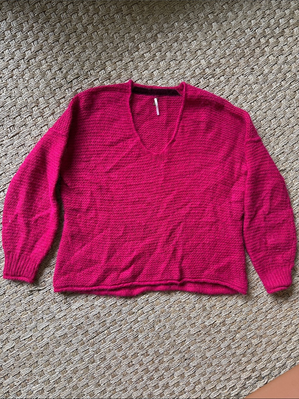 Free People Oversized Alpaca Blend Women's V-Neck Sweater in Bright Fuchsia